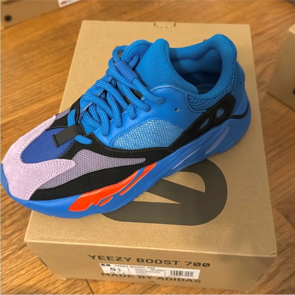 Yeezy Boost 700 Hi-Res Blue Men’s Size 5.5 Multicolor Sneakers Authentic